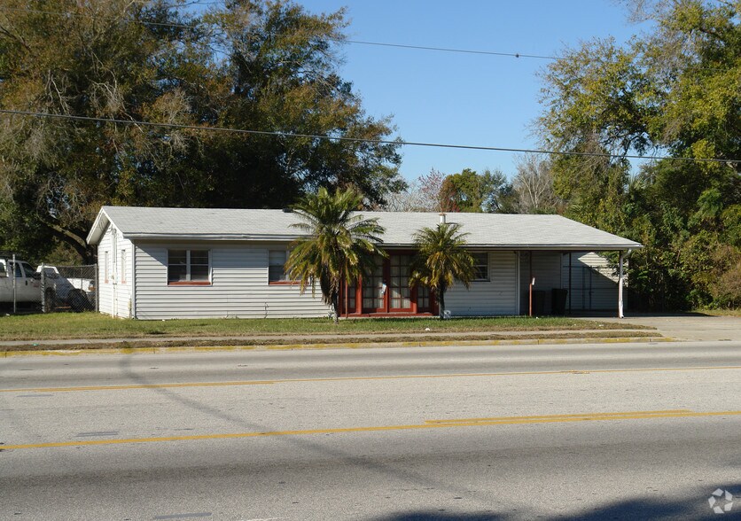 906 N Pine Hills Rd, Orlando, FL 32808