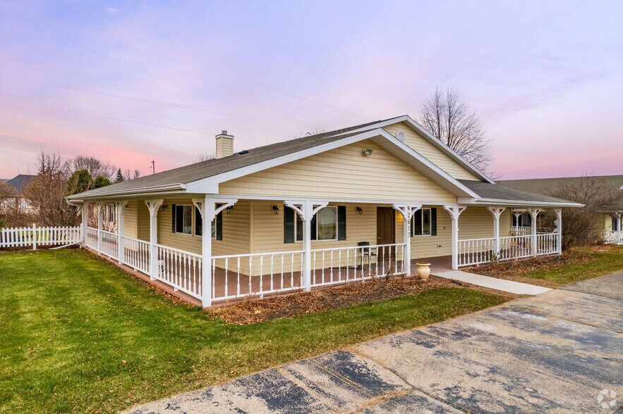 W2613 Barney Ct, Appleton, WI for sale - Primary Photo - Image 1 of 1