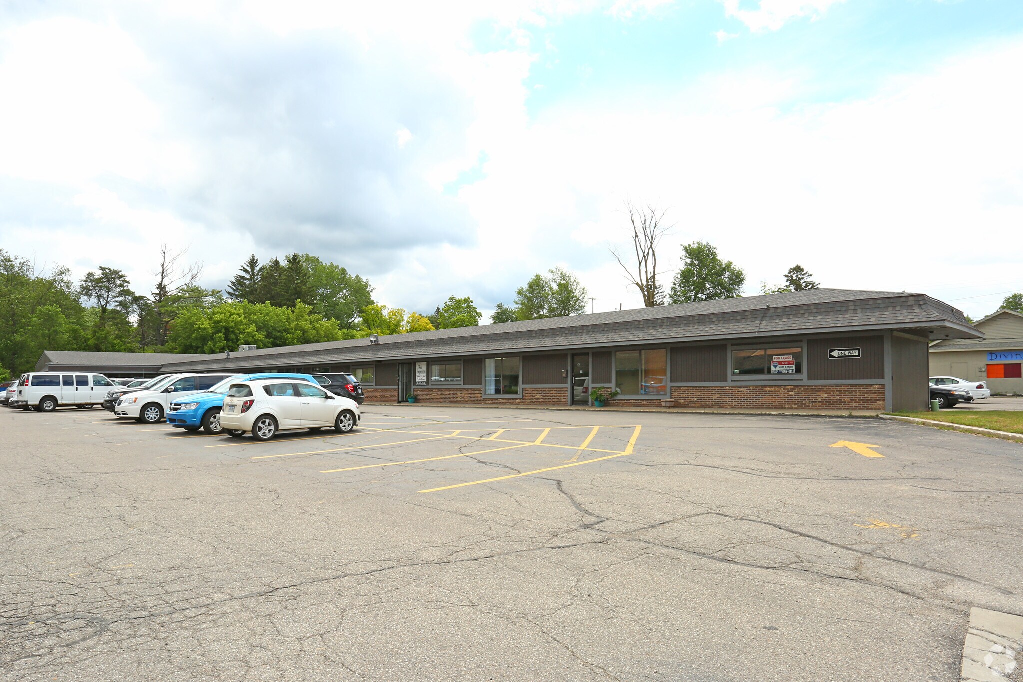 1122 N Leroy St, Fenton, MI for sale Primary Photo- Image 1 of 1