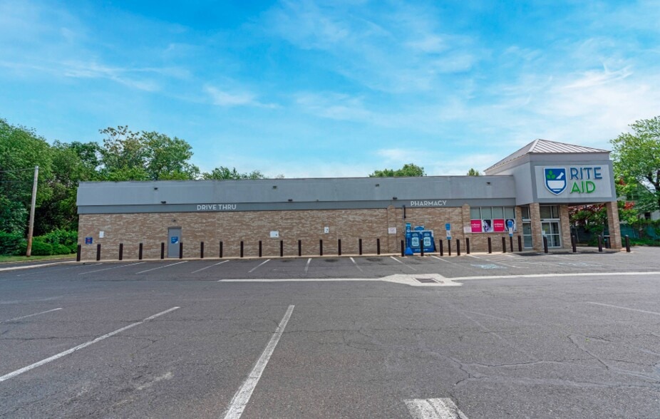 2503 Welsh Rd, Philadelphia, PA for lease - Building Photo - Image 2 of 5