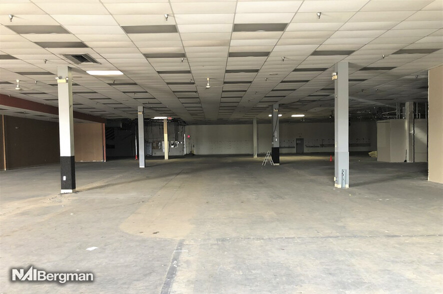 7541-7551 Mall Rd, Florence, KY for lease - Interior Photo - Image 3 of 4