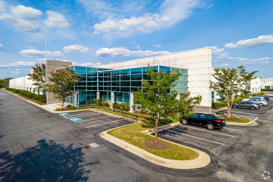 7229 Parkway Dr, Hanover, MD for lease - Building Photo - Image 1 of 5