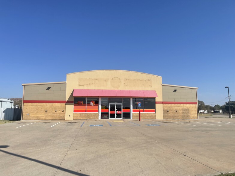 101 E 1st St, Granite, OK for lease - Building Photo - Image 1 of 4