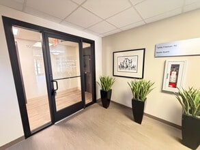 1015 N Carroll Ave, Dallas, TX for lease Interior Photo- Image 2 of 14