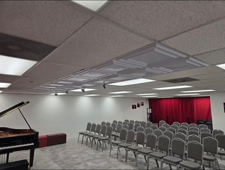 16615 Redmond Way, Redmond, WA for lease - Floor Plan - Image 3 of 9