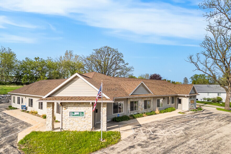 W1740 North St, Green Lake, WI for sale - Primary Photo - Image 1 of 1