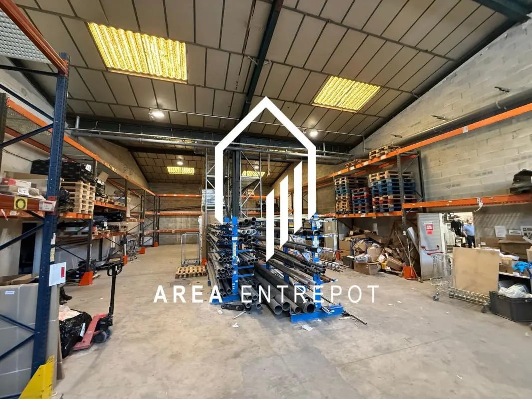 Flex in Aubagne for lease Interior Photo- Image 1 of 9