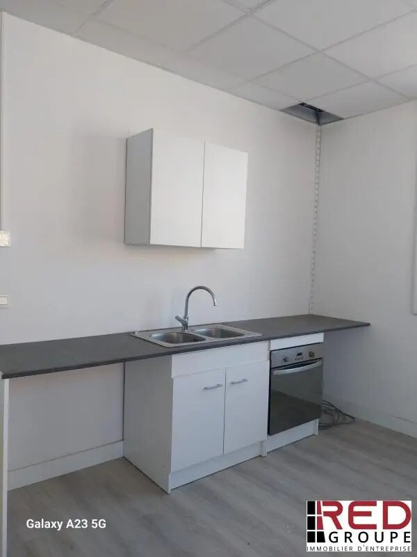 Marseille, Marseille for lease Building Photo- Image 1 of 6