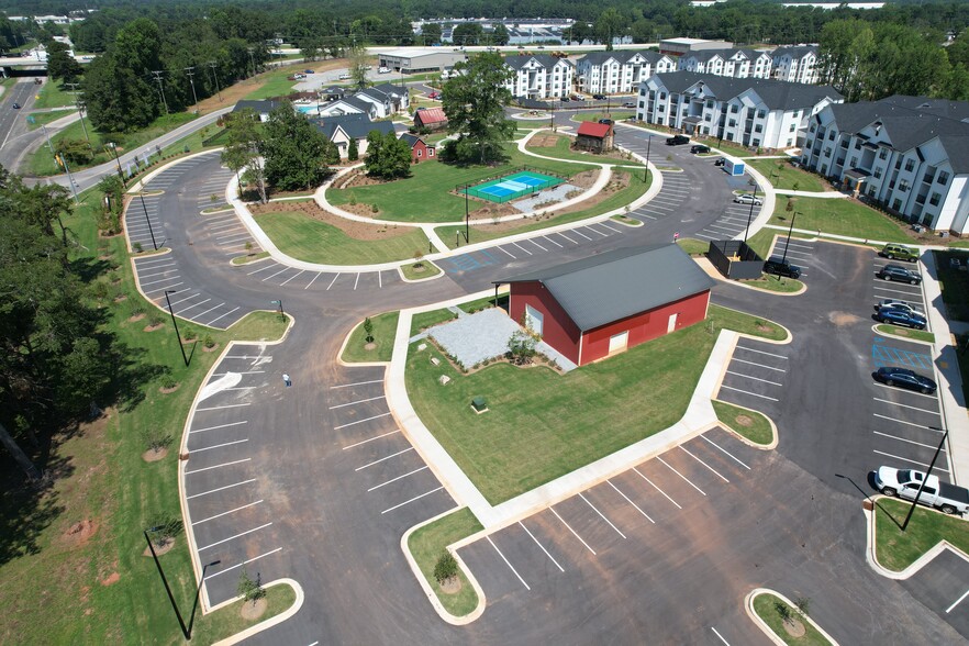 671 Corn Husk cir, Wellford, SC for lease - Building Photo - Image 2 of 3