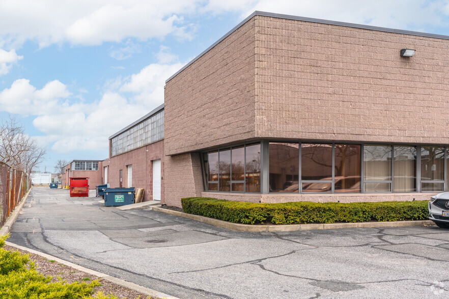 25-33 Dubon Ct, Farmingdale, NY for lease - Building Photo - Image 2 of 4