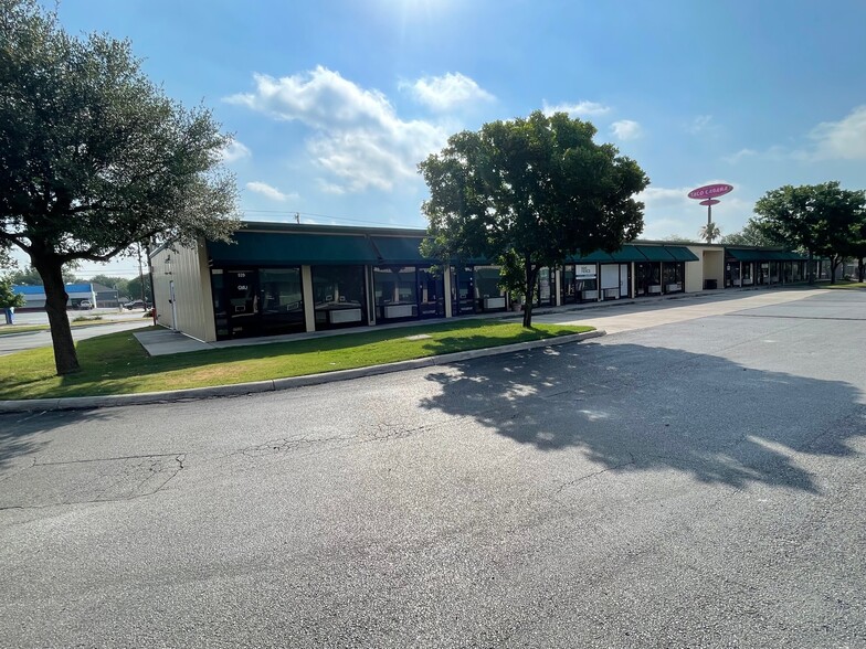 8034 Culebra Rd, San Antonio, TX for lease - Building Photo - Image 2 of 14