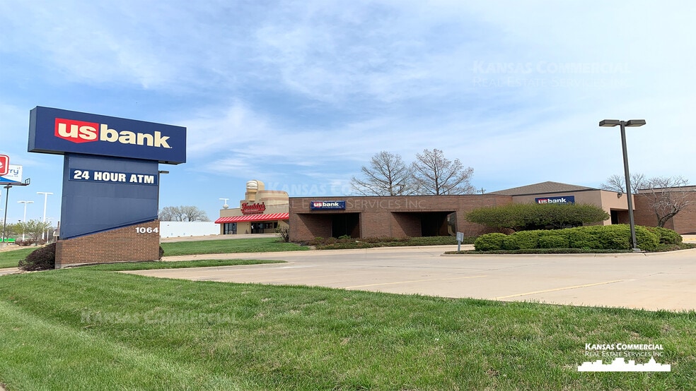 1064 SW Wanamaker Rd, Topeka, KS for sale - Primary Photo - Image 1 of 1