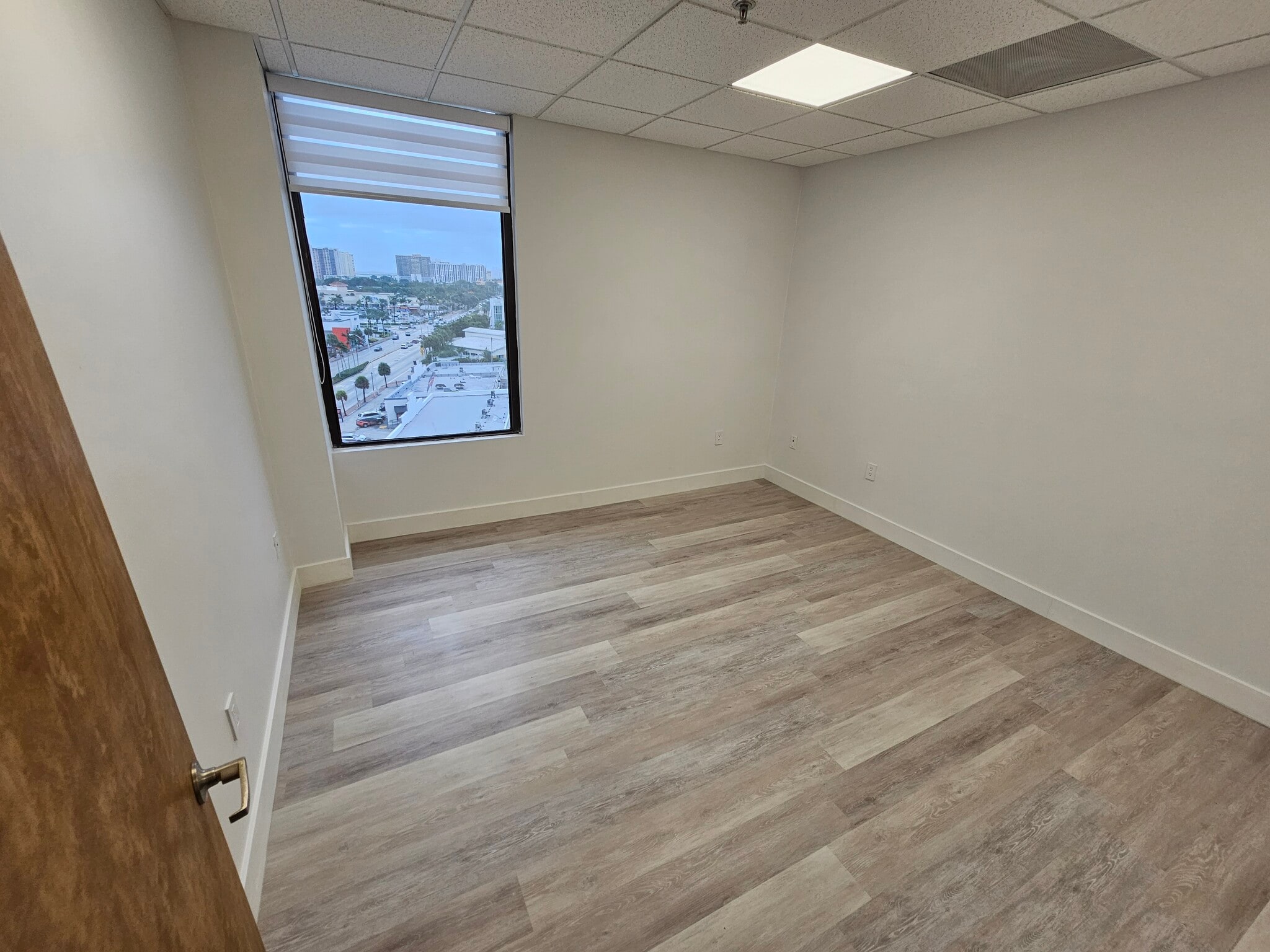 12550 Biscayne Blvd, North Miami, FL for lease Interior Photo- Image 1 of 4
