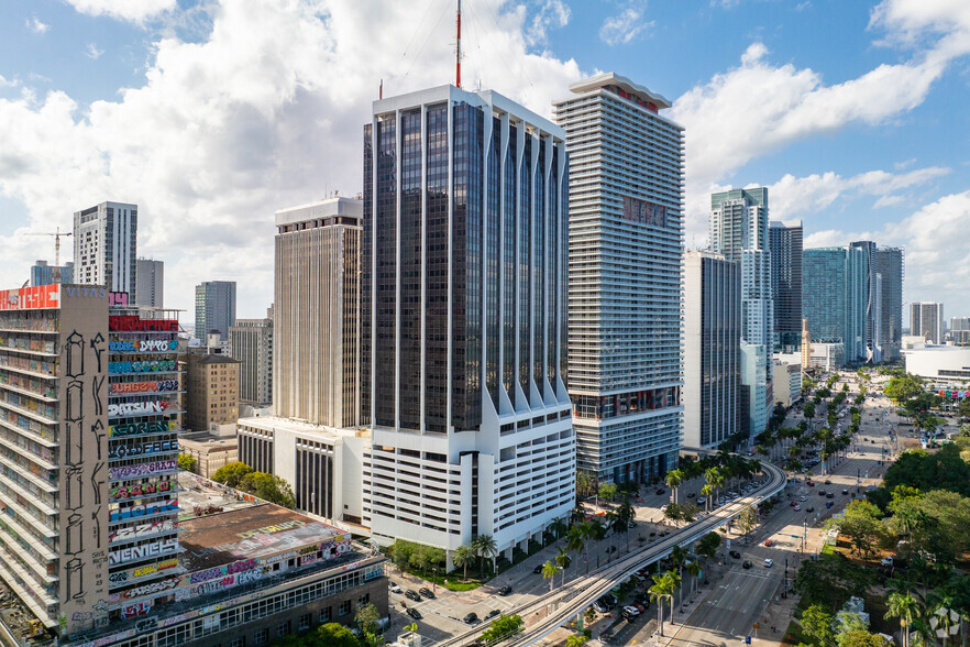 2 S Biscayne Blvd, Miami, FL for lease - Primary Photo - Image 1 of 40