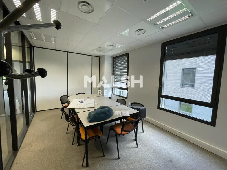 Office in Limonest for lease - Interior Photo - Image 3 of 6