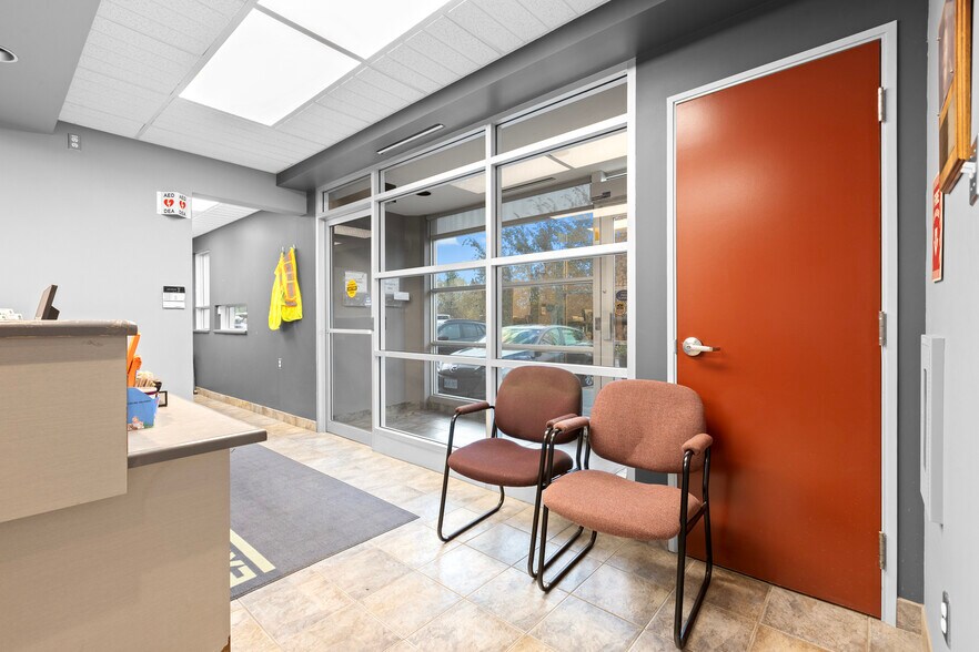 135 Walgreen Rd, Ottawa, ON for sale - Building Photo - Image 2 of 10