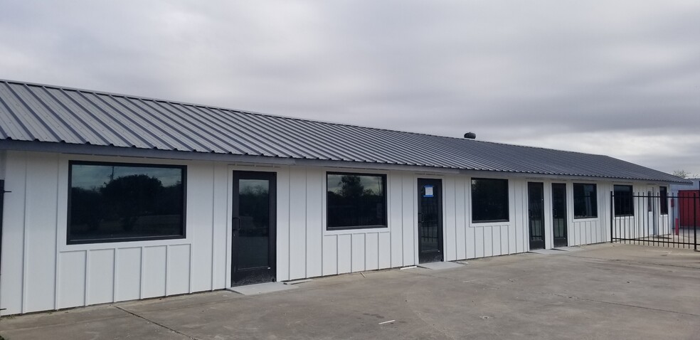 1545 S State Highway 46, New Braunfels, TX for lease - Building Photo - Image 1 of 4