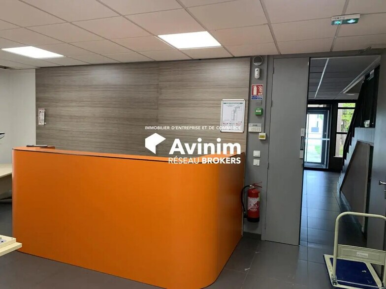 Office in Meylan for lease - Interior Photo - Image 2 of 31