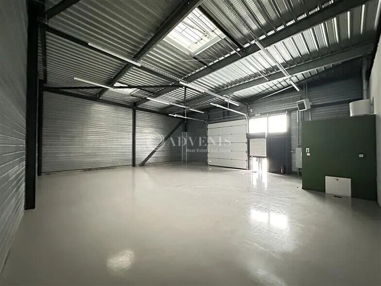 Flex in Tourcoing for lease - Interior Photo - Image 3 of 8