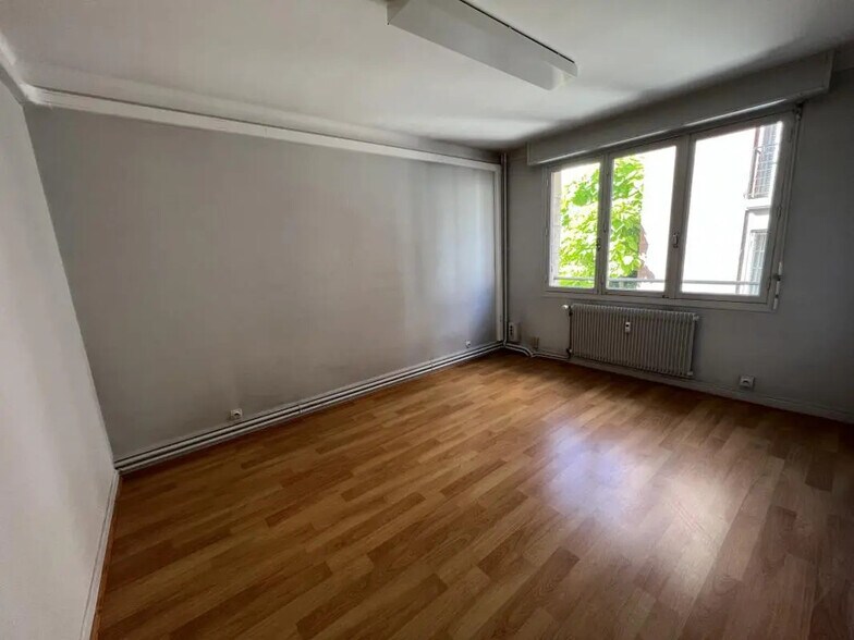 Office in Reims for lease - Interior Photo - Image 3 of 6