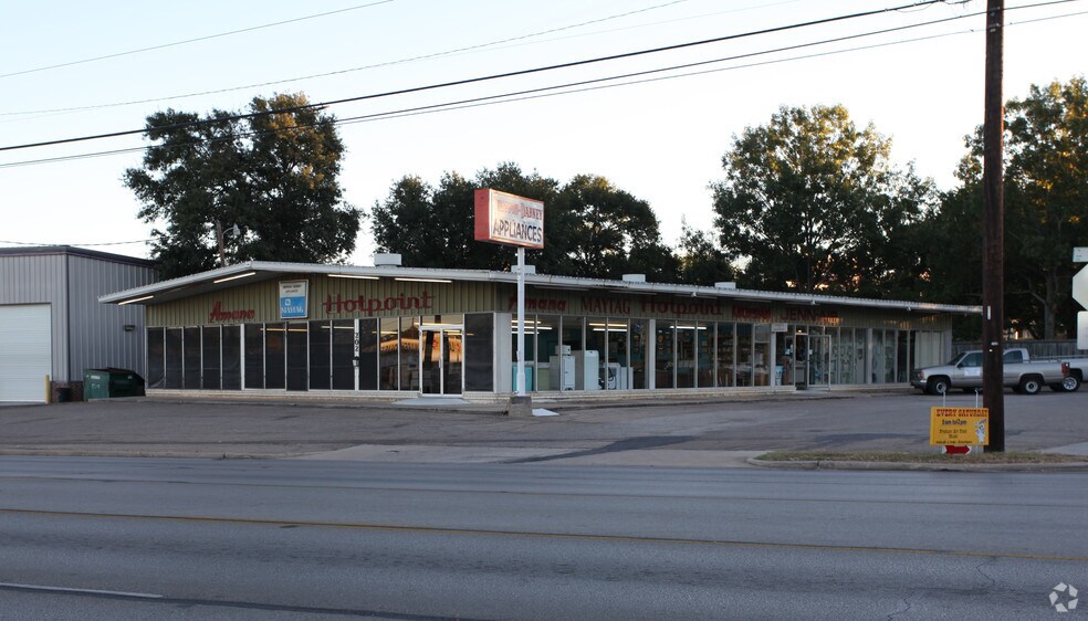 202 N Frazier St, Conroe, TX for sale - Primary Photo - Image 1 of 1