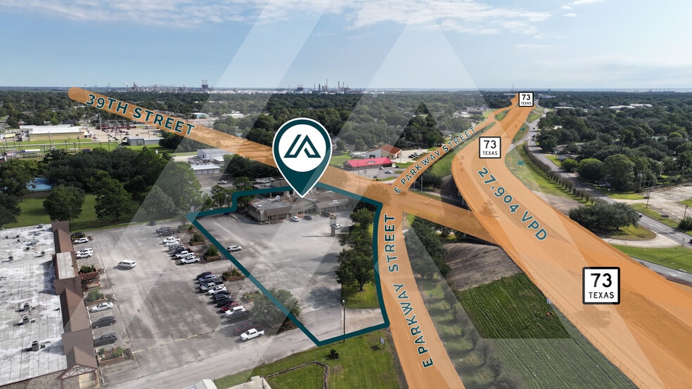 5601 E Parkway St, Groves, TX for sale - Building Photo - Image 2 of 9