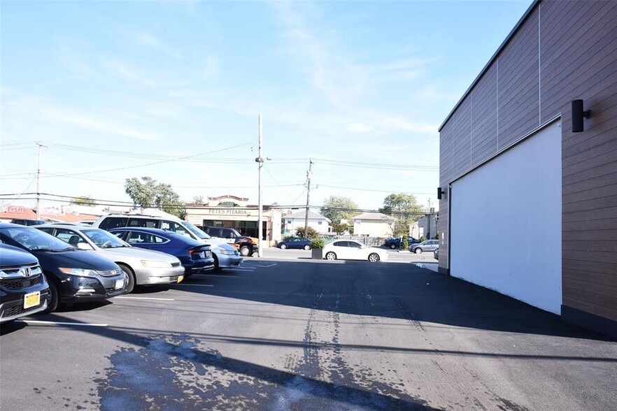 4338 Austin Blvd, Island Park, NY for lease - Building Photo - Image 3 of 4