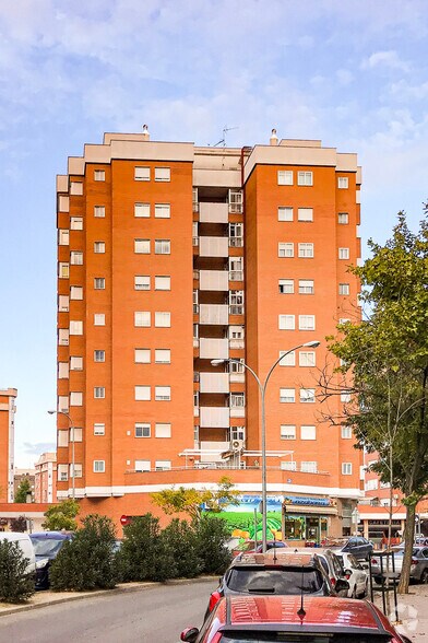 Calle Gabriela Mistral, 8, Fuenlabrada, Madrid for sale - Building Photo - Image 1 of 1