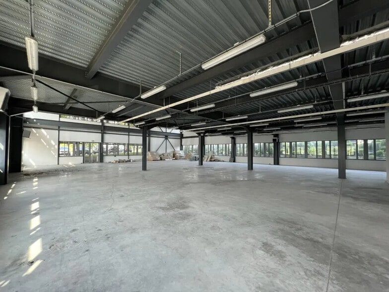 Flex in Roissy-en-France for lease - Interior Photo - Image 1 of 6