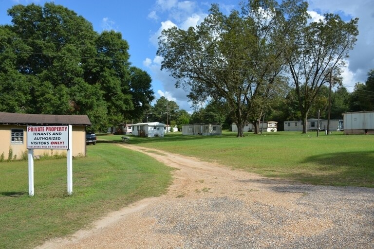 141 Tar Hill Rd, Daleville, AL 36322