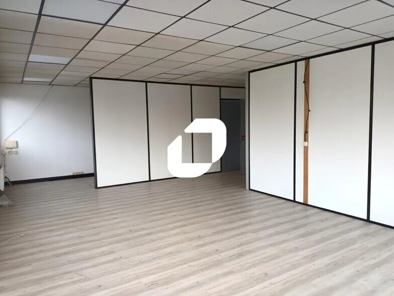 Office in VILLENEUVE-D'ASCQ for lease - Interior Photo - Image 2 of 6