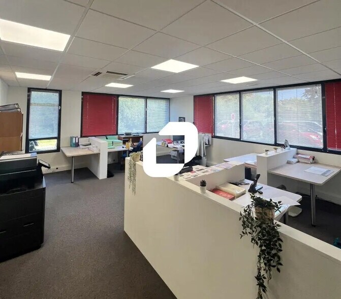 Office in Haute-Goulaine for lease - Interior Photo - Image 2 of 4