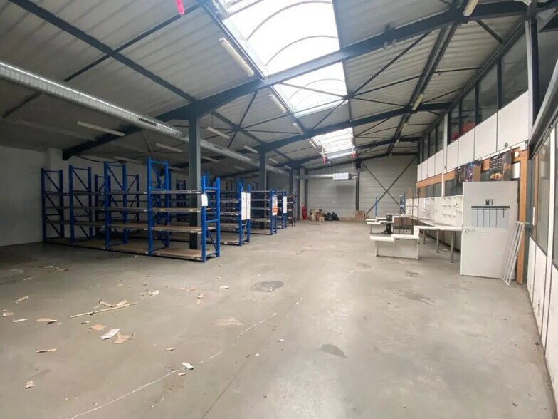 Flex in Irigny for lease - Interior Photo - Image 3 of 8