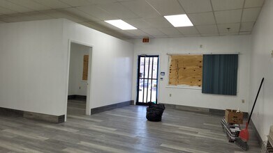 107 Route 32, North Franklin, CT for lease Interior Photo- Image 1 of 7