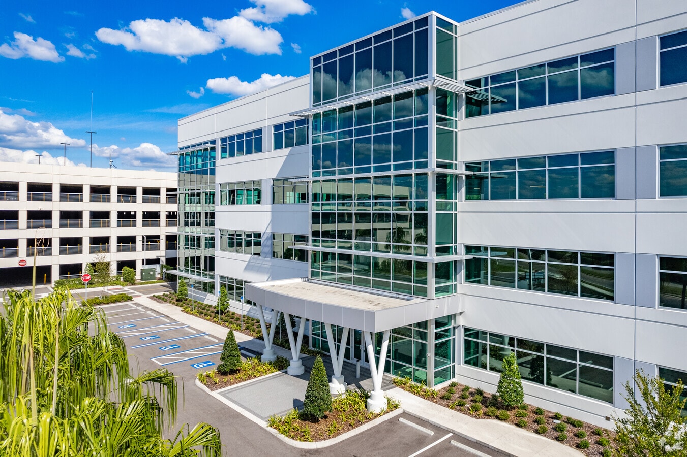 8641 Henderson Rd, Tampa, FL 33634