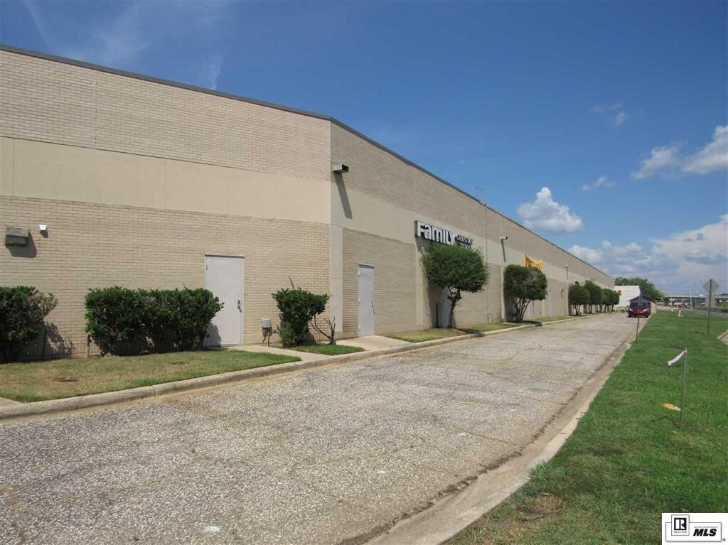 4739 Pecanland Mall Dr, Monroe, LA for lease Building Photo- Image 1 of 2