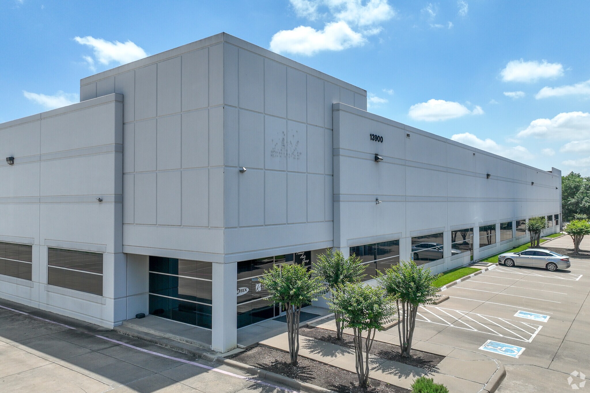 13900 Senlac Dr, Farmers Branch, TX for lease Primary Photo- Image 1 of 6