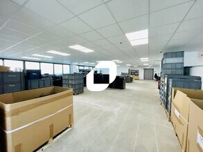 Office in Champagne-au-Mont-d'Or for lease Interior Photo- Image 2 of 17