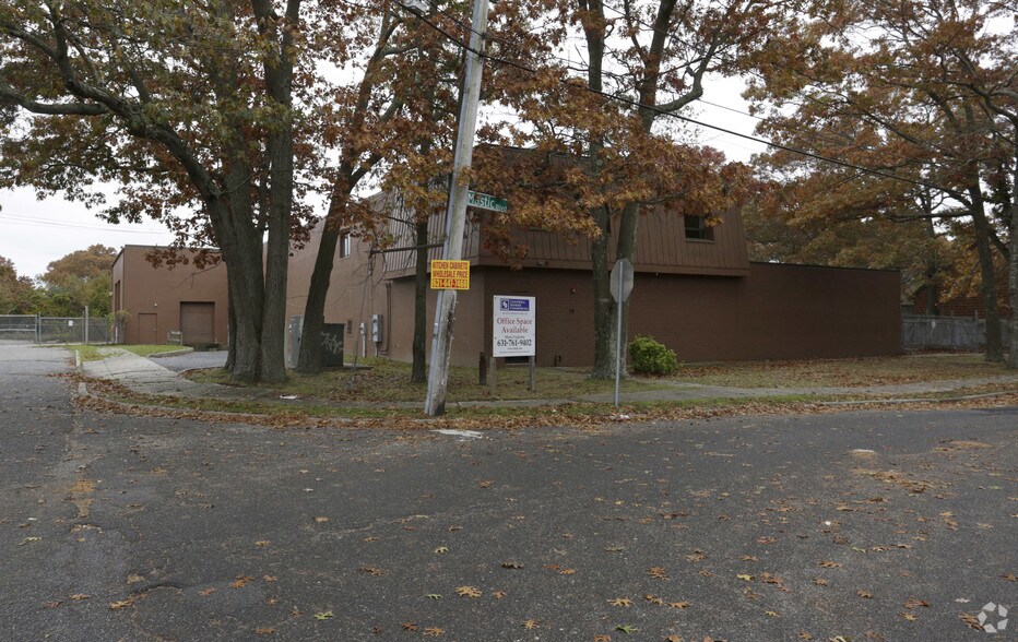 202 Mastic Blvd E, Shirley, NY 11967