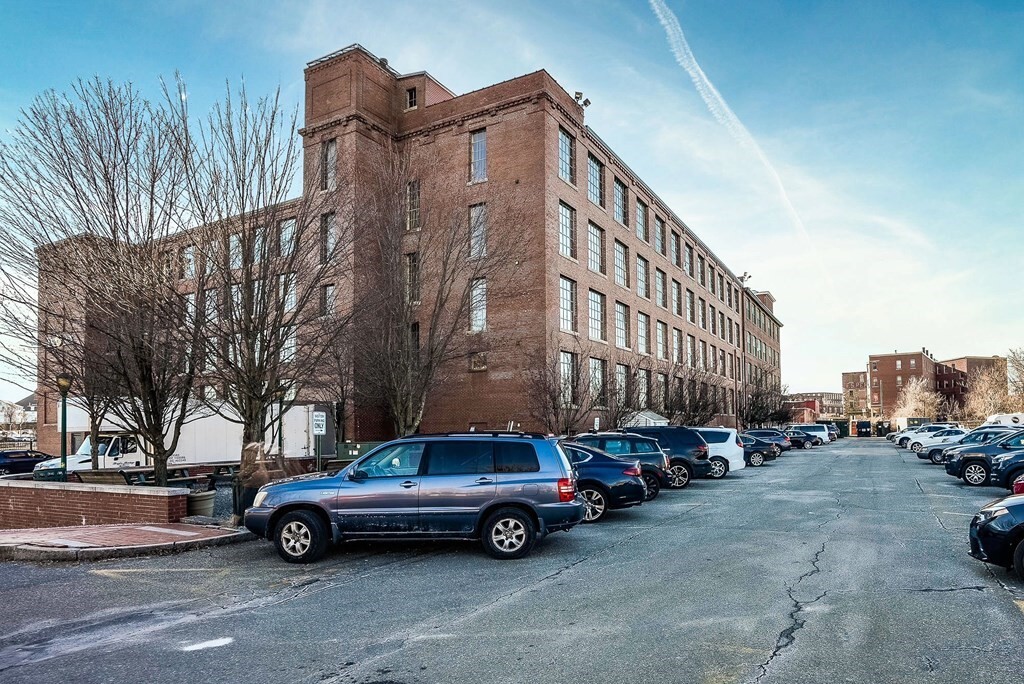 491 Dutton St, Lowell, MA 01854