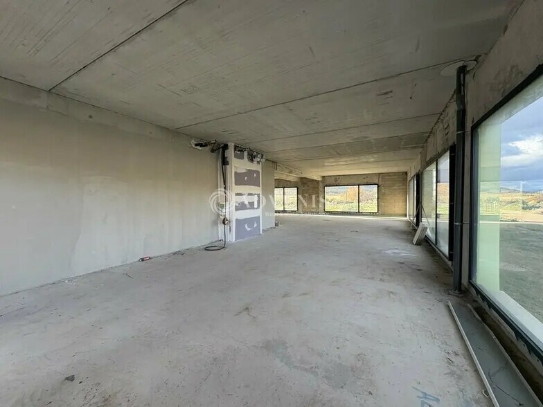 Office in Montredon-des-Corbières for lease - Interior Photo - Image 2 of 4