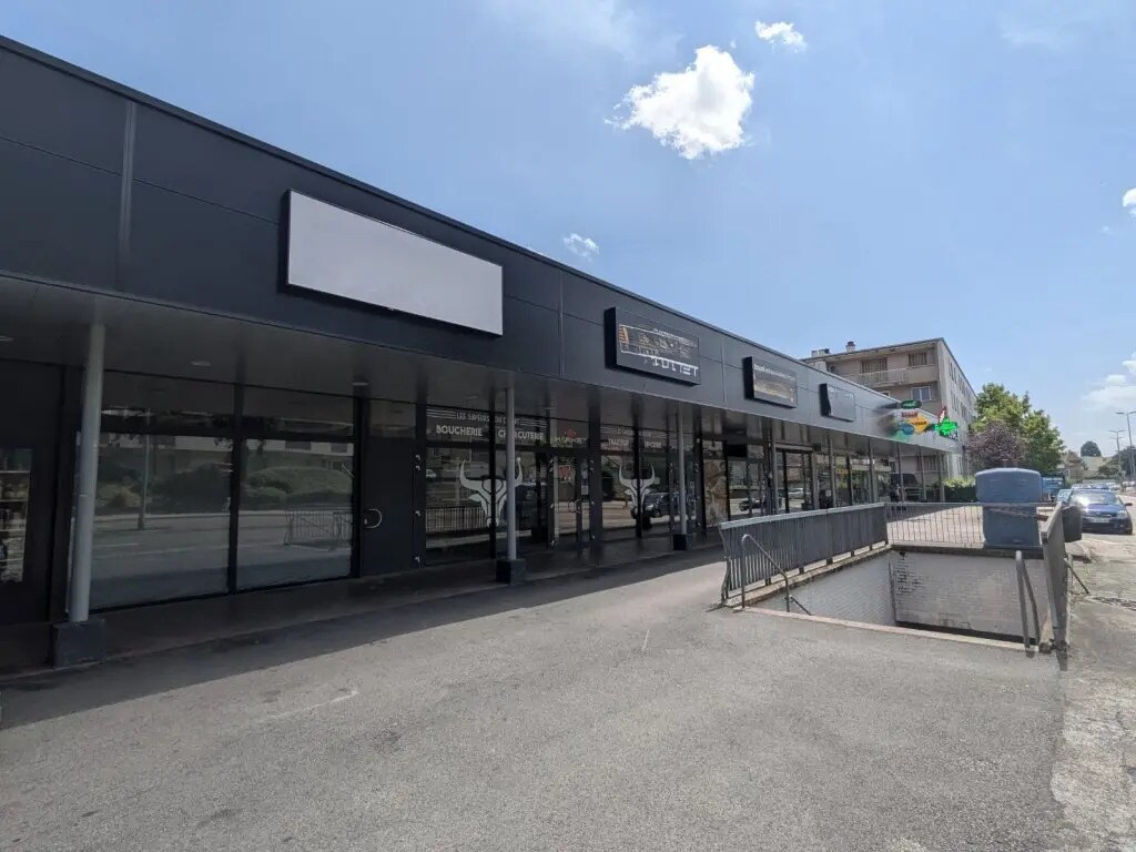 Retail in Besançon for lease Building Photo- Image 1 of 5