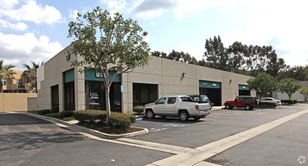 550-590 E Arrow Hwy, San Dimas, CA for lease - Primary Photo - Image 1 of 3