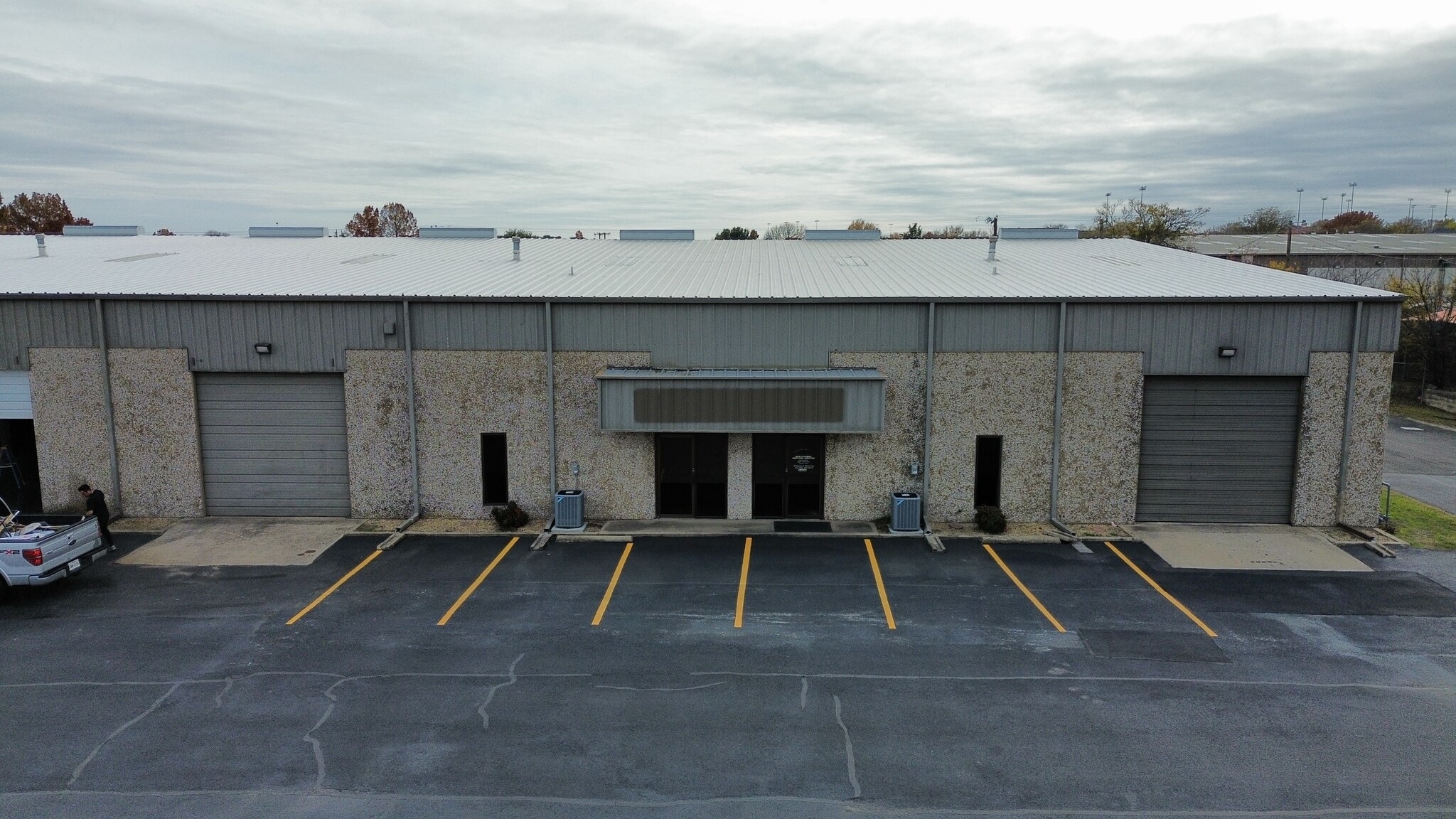 1000-1008 N Commercial Blvd, Arlington, TX for lease Interior Photo- Image 1 of 7