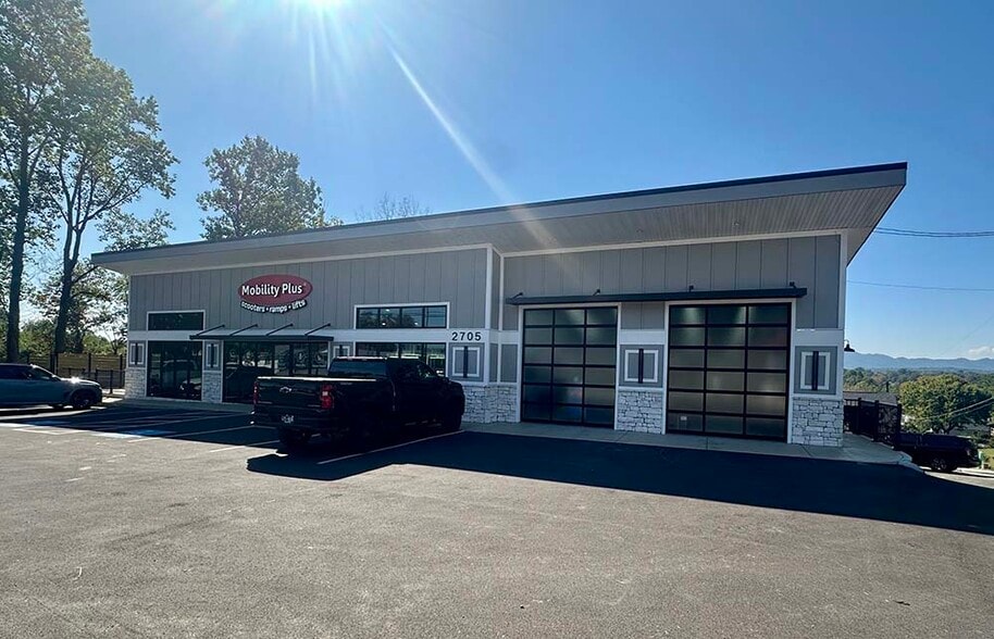 2705 W Market St, Johnson City, TN for lease - Building Photo - Image 3 of 4