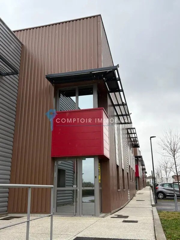 Retail in Domène for lease Building Photo- Image 1 of 10