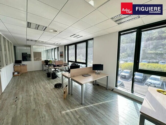 Location Bureaux 177 m²