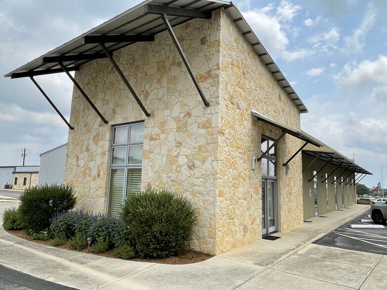 109 Enterprise Pky, Boerne, TX for lease - Building Photo - Image 3 of 56