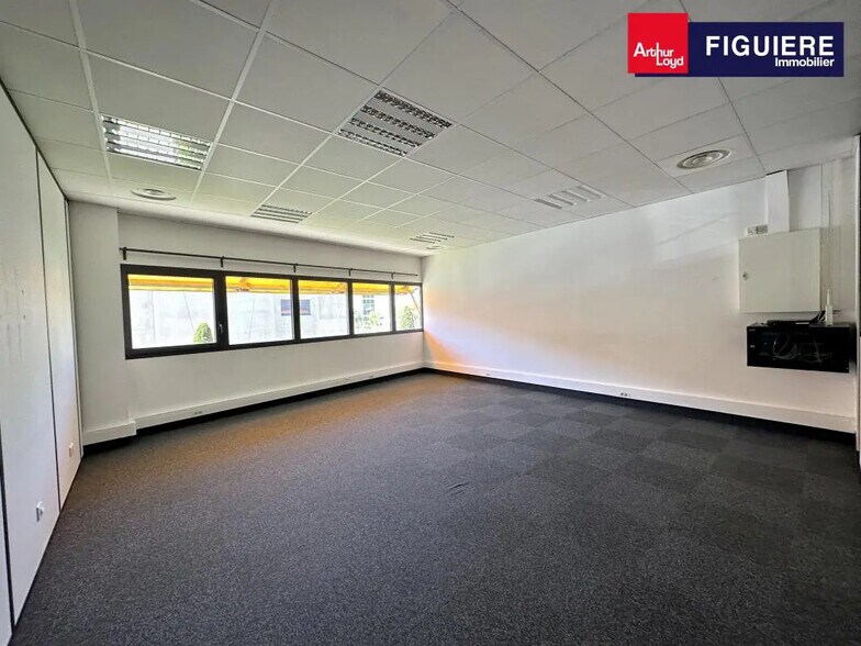 130 Rue Frédéric Joliot Curie, Aix-en-Provence for lease - Interior Photo - Image 2 of 10