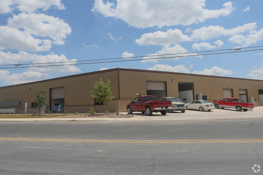 4700 Timco W, Leon Valley, TX for lease - Building Photo - Image 2 of 10